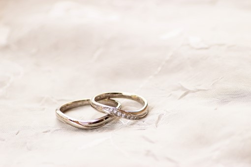 うねりのある結婚指輪