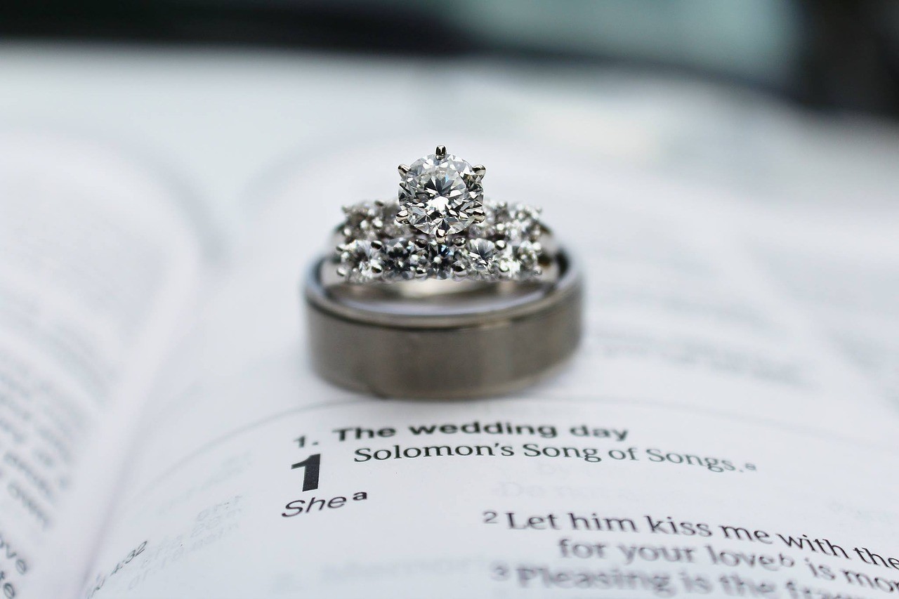 婚約指輪とスイート10ダイヤモンド