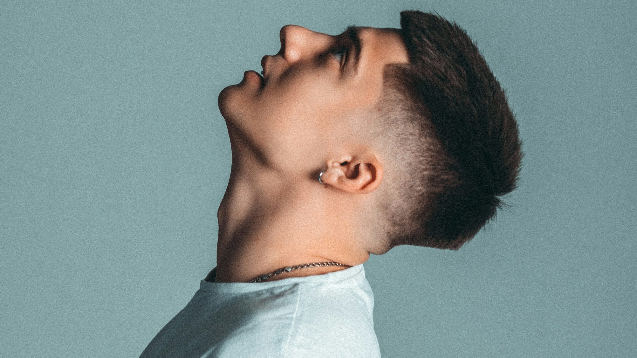 男性 片耳ピアス