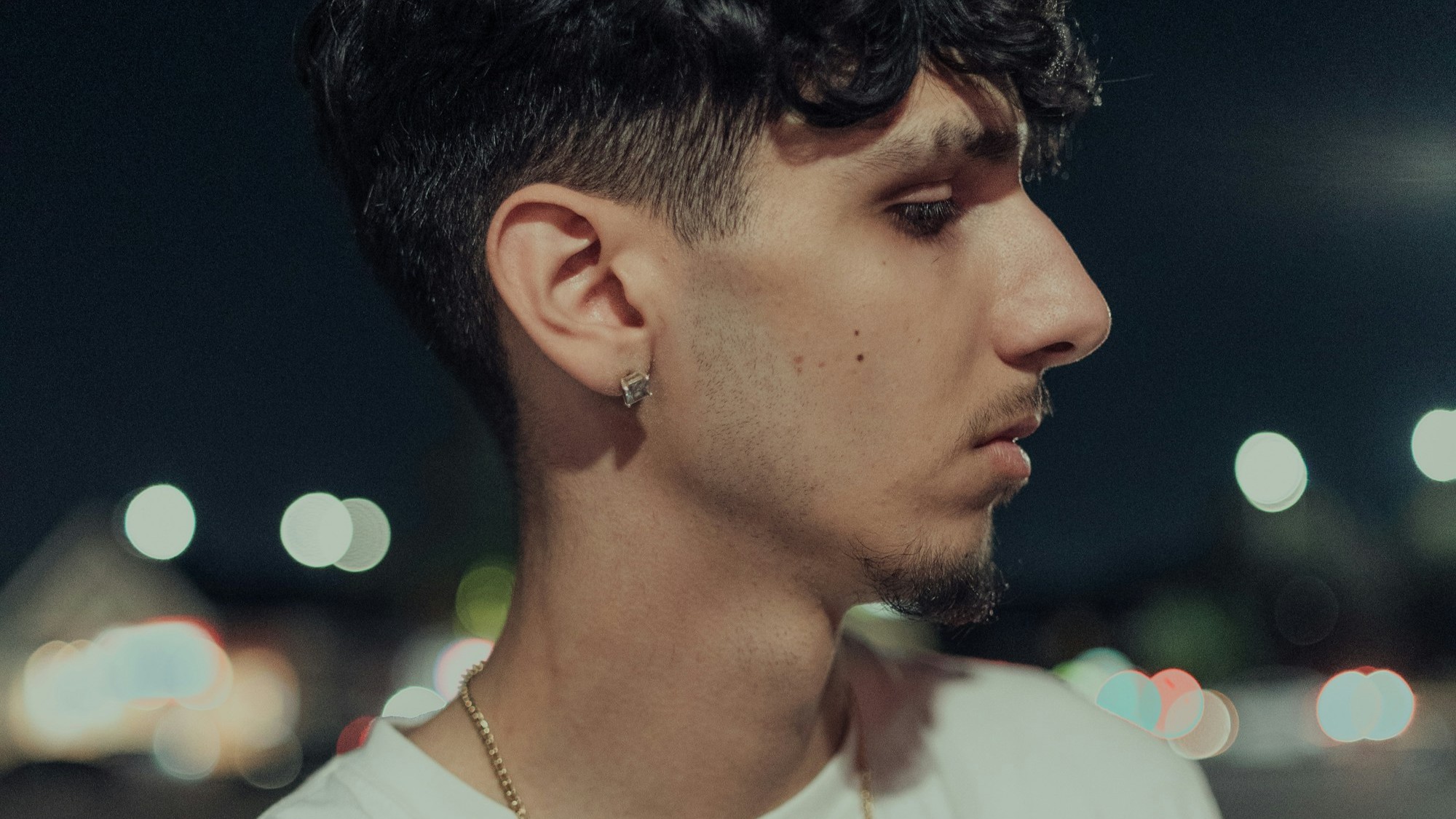 男性 片耳ピアス