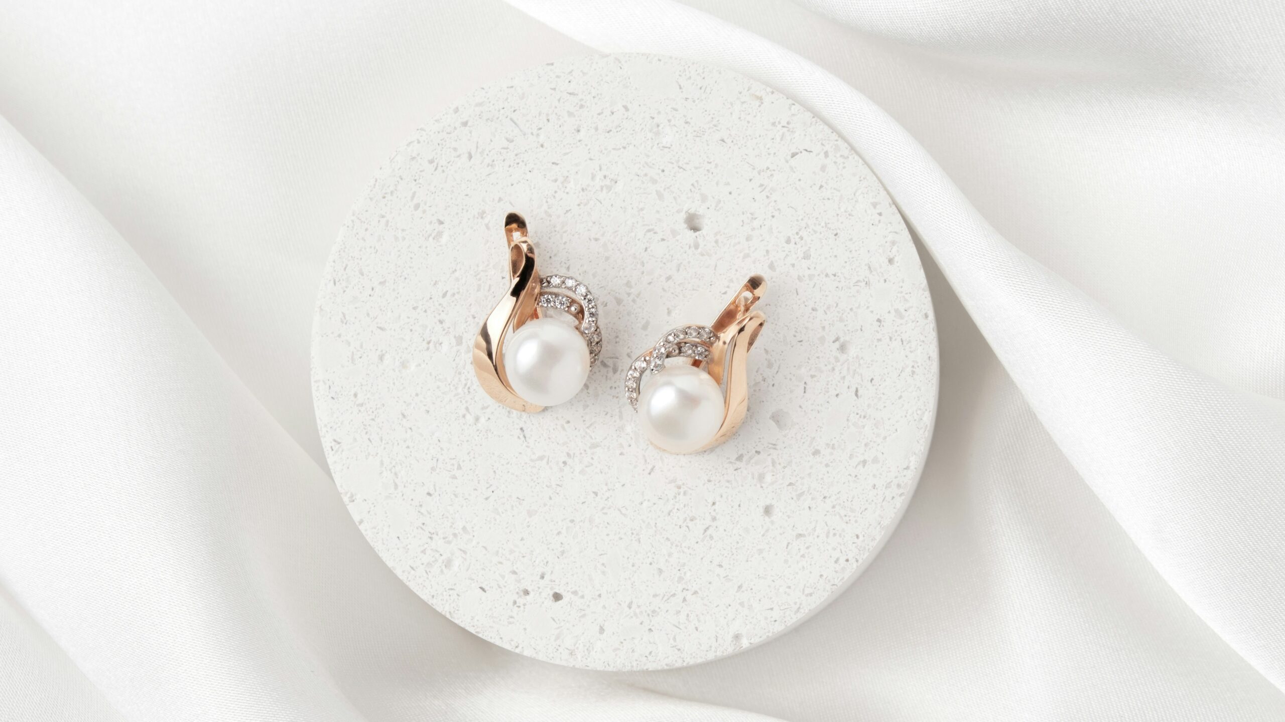 パール ピアス ブランド