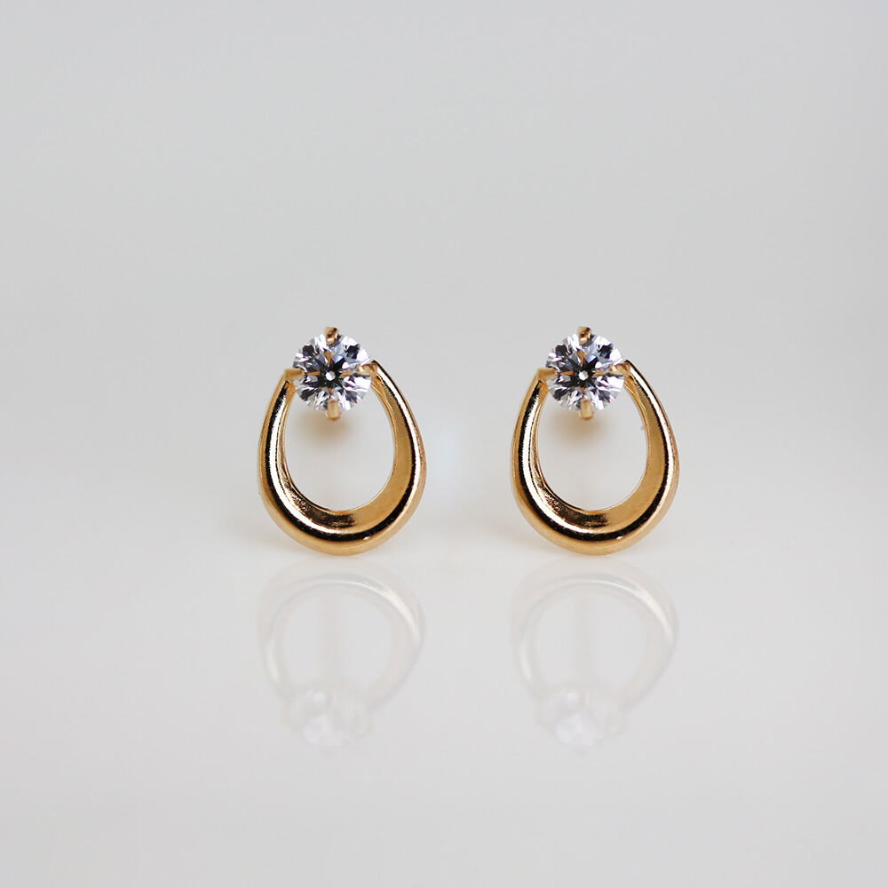 ホースシュー　ピアス